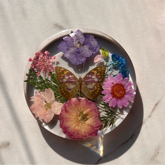 🌸🦋🌼Handmade Spring Floral Butterfly Resin Coasters | Set of 2 - Picture 5 of 6
